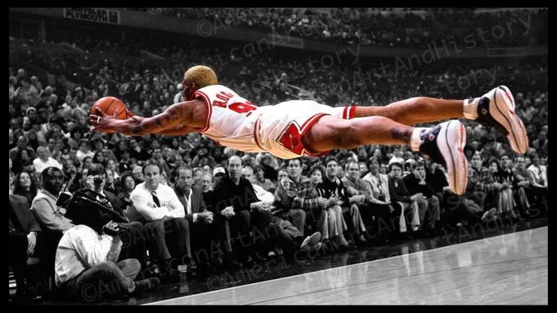 Rodman lanzado por el balón